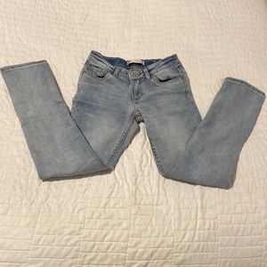 Girls size 8 low waisted jeans Levi’s